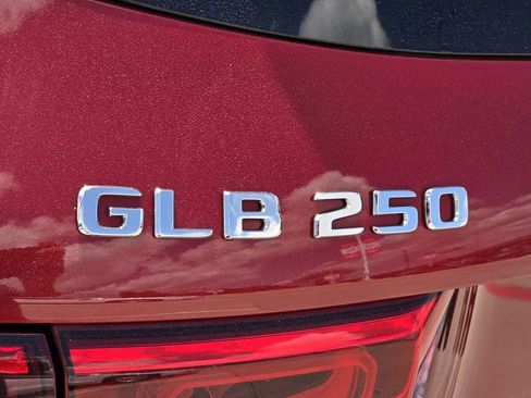 Used 2022 Mercedes-Benz GLB 250 w/ Premium Package Lite image 11