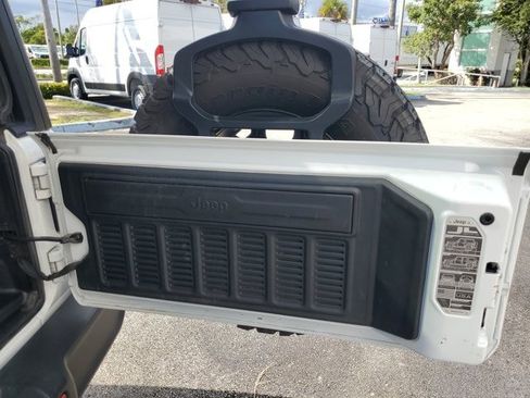 Used 2021 Jeep Wrangler Unlimited Rubicon image 11