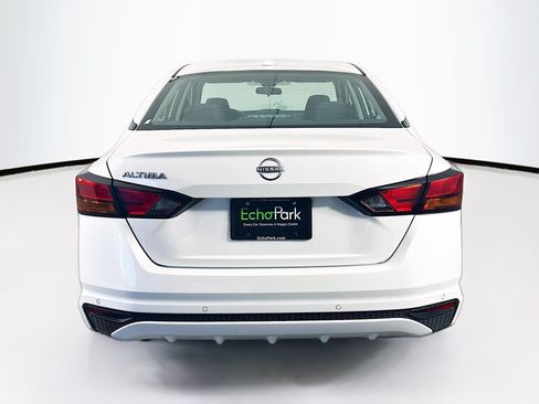 Used 2025 Nissan Altima 2.5 SV FWD image 7