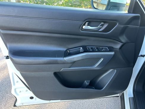 Used 2024 Nissan Pathfinder SL image 22