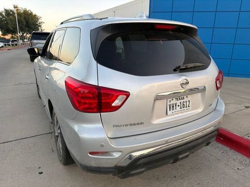 Used 2019 Nissan Pathfinder SV FWD image 7