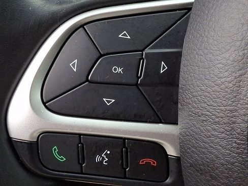 Used 2018 Jeep Compass Latitude AWD/4WD image 19