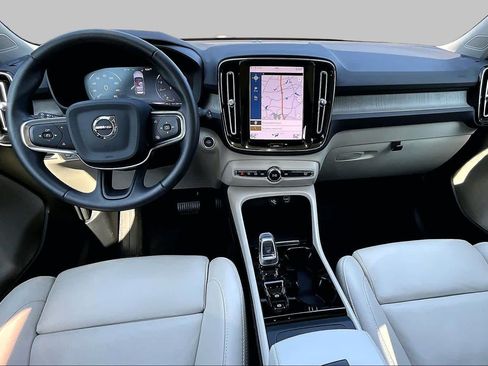 Used 2021 Volvo XC40 T4 Inscription w/ Protection Package FWD image 15