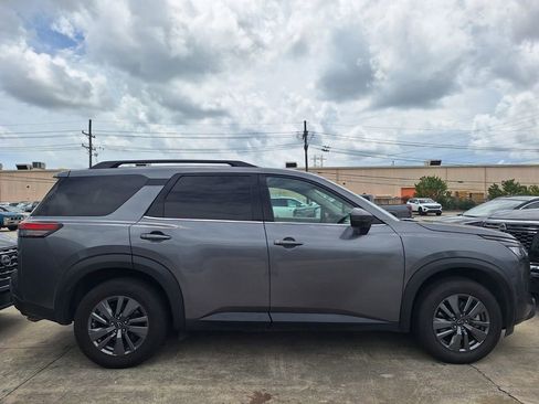 Used 2024 Nissan Pathfinder SV FWD image 5
