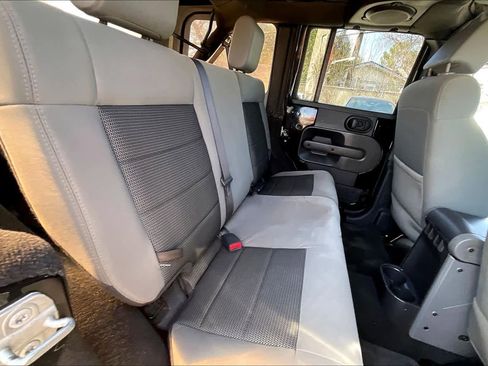 Used 2010 Jeep Wrangler Unlimited Sahara image 20