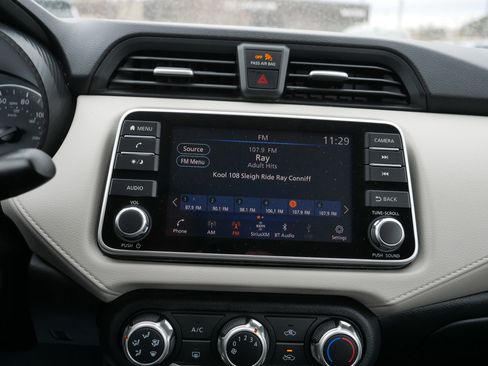 Used 2021 Nissan Versa SV image 25