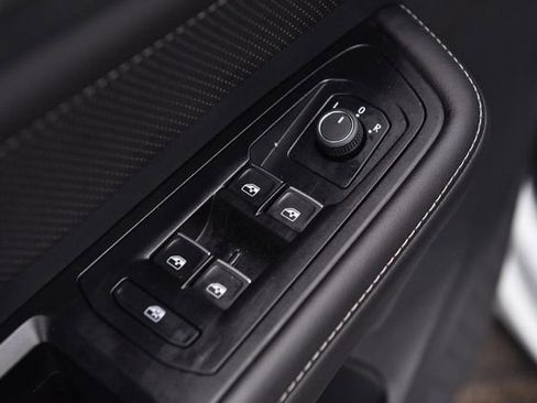 Used 2025 Volkswagen Atlas Cross Sport SE image 8