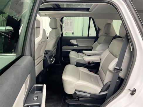 Used 2025 Ford Expedition Active image 24