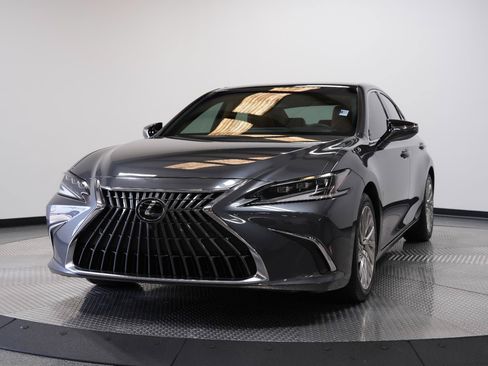 Used 2022 Lexus ES 350 Ultra Luxury w/ Accessory Package 2 FWD image 3