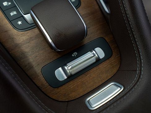 Used 2022 Mercedes-Benz GLS 450 4MATIC image 44