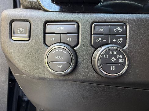Used 2023 Chevrolet Silverado 1500 LTZ w/ LTZ Premium Package AWD/4WD image 17