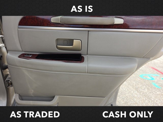 Used 2005 Lincoln Town Car Signature RWD image 13