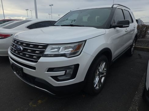 Used 2016 Ford Explorer XLT w/ Equipment Group 202A image 1