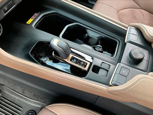 Used 2025 Toyota Grand Highlander AWD Hybrid image 17