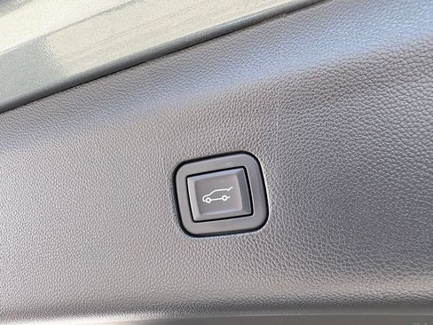 Used 2024 Buick Enclave Essence FWD image 28