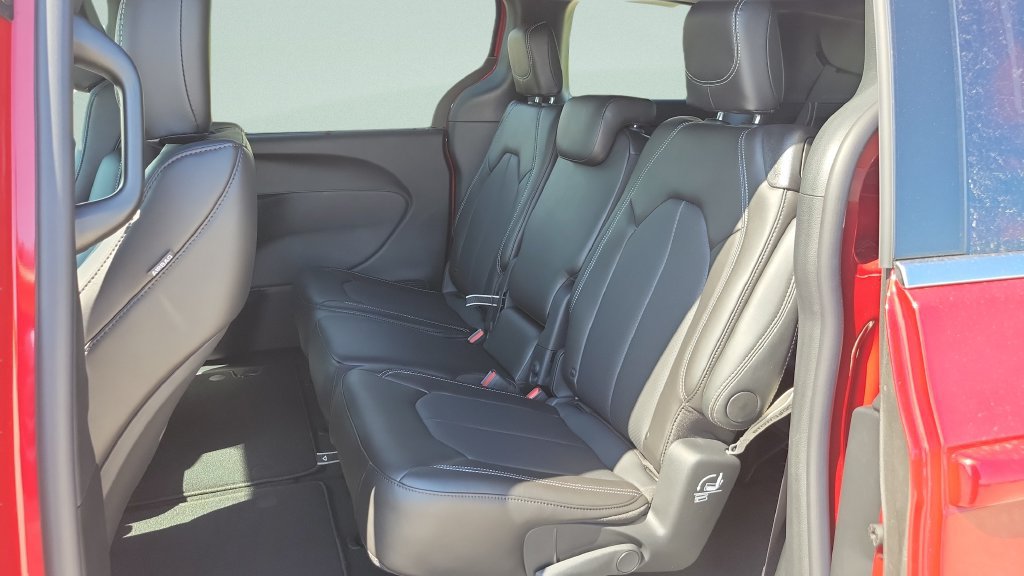 New 2027 Chrysler Pacifica Select w/ Family Tech Group FWD image 10