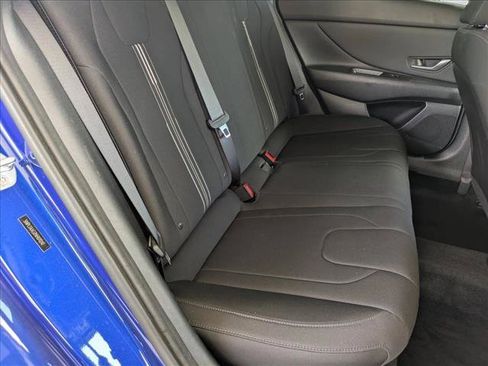 Used 2022 Hyundai Elantra SEL w/ Convenience Package FWD image 18