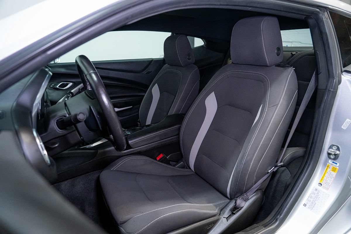 Used 2018 Chevrolet Camaro SS RWD image 12