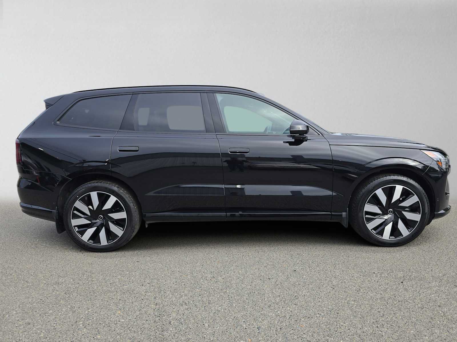 Certified 2025 Volvo EX90 Ultra AWD/4WD image 3