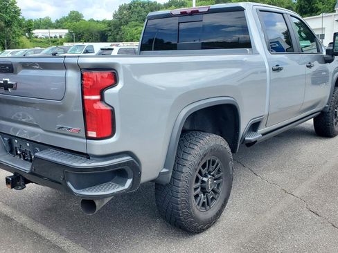 Used 2024 Chevrolet Silverado 2500 ZR2 AWD/4WD image 9