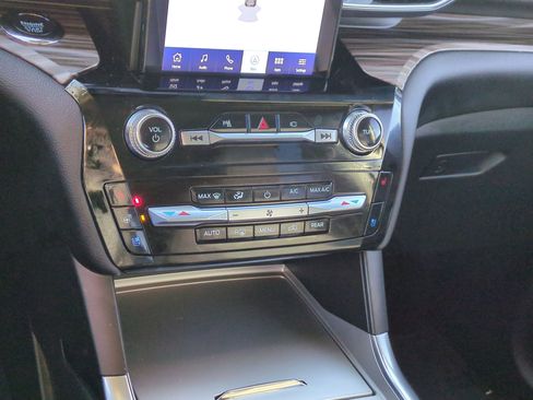 Used 2023 Ford Explorer Limited w/ Limited Technology Package image 26