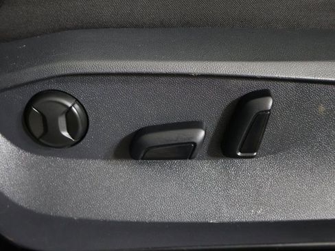 Used 2024 Volkswagen Tiguan SE w/ Panoramic Sunroof Package image 35