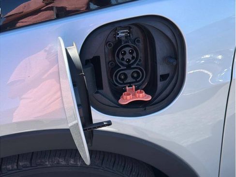 Used 2019 Chevrolet Bolt Premier w/ Infotainment Package FWD image 30