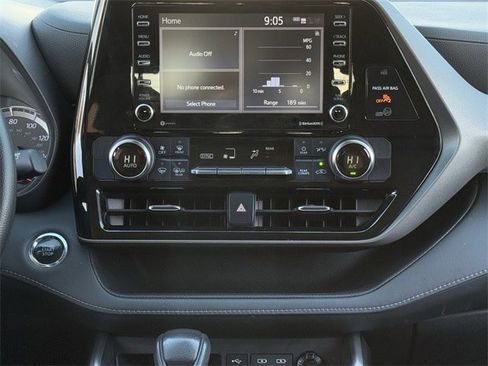 Used 2022 Toyota Highlander L image 16