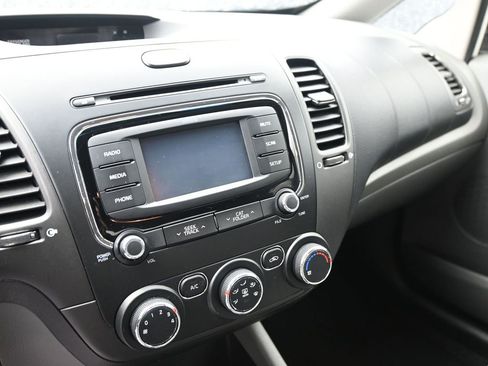 Used 2018 Kia Forte LX w/ LX Rear Camera Package image 16