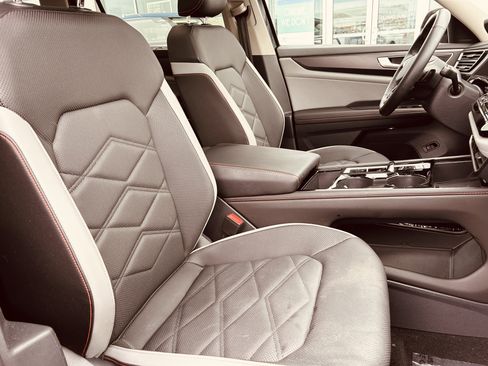 Certified 2025 Volkswagen Atlas Peak Edition SE image 28