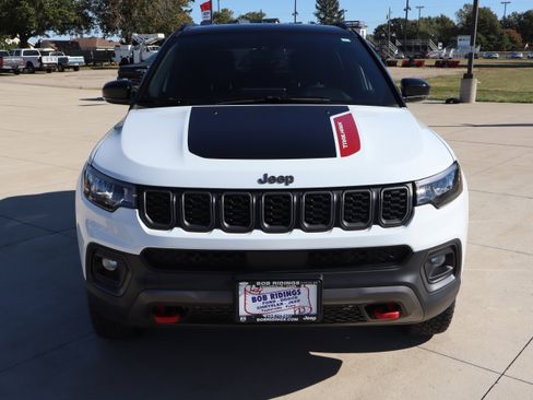 Used 2024 Jeep Compass Trailhawk w/ Trailhawk Convenience Group image 3