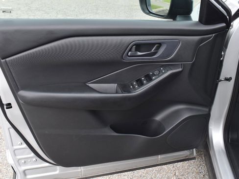 Used 2024 Nissan Rogue S FWD image 20
