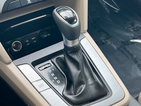 Used 2018 Hyundai Elantra SE image 20