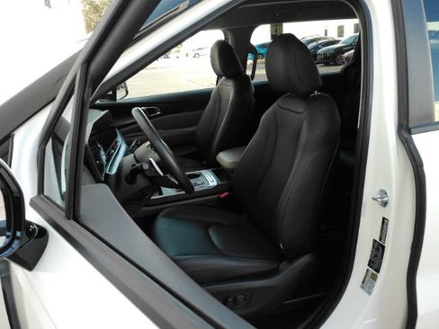 Used 2026 Kia Carnival LXS FWD image 16