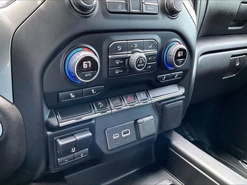 Used 2021 Chevrolet Silverado 1500 LT Trail Boss w/ Bed Protection Package AWD/4WD image 15