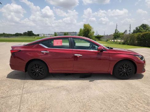 Certified 2025 Nissan Altima 2.5 SV w/ SV Special Edition Package FWD image 4