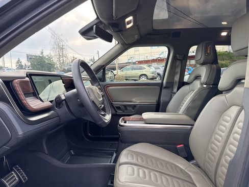 Used 2023 Rivian R1S Adventure image 44