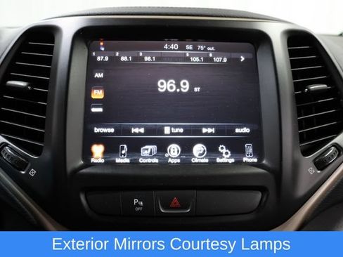 Used 2017 Jeep Cherokee Latitude w/ Safety/Convenience Group AWD/4WD image 19