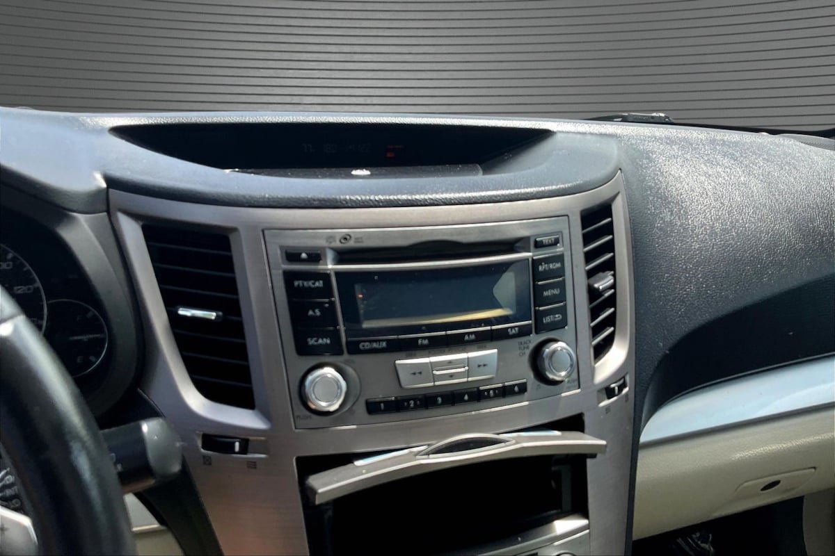 Used 2012 Subaru Outback 2.5i Premium w/ All-Weather Pkg AWD/4WD image 14