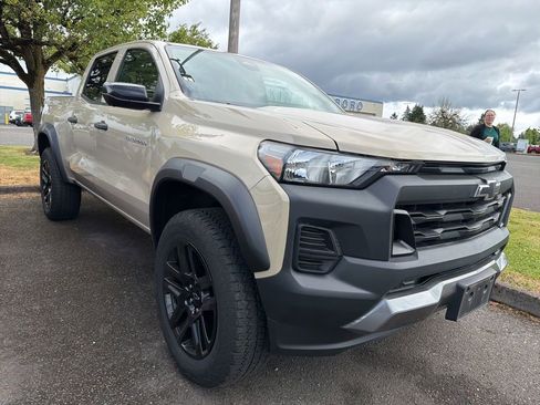 Used 2023 Chevrolet Colorado Trail Boss w/ Technology Package AWD/4WD image 3