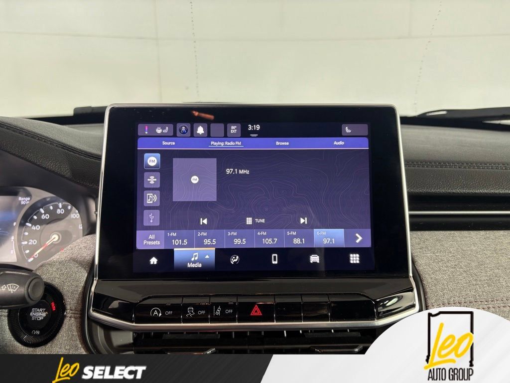 Used 2024 Jeep Compass Latitude AWD/4WD image 17