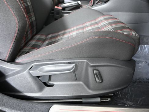 Used 2018 Volkswagen Golf 4-Door image 14