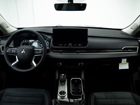 Used 2025 Mitsubishi Outlander Trail Edition image 15