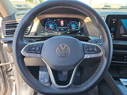 Used 2024 Volkswagen Atlas SE AWD/4WD image 22