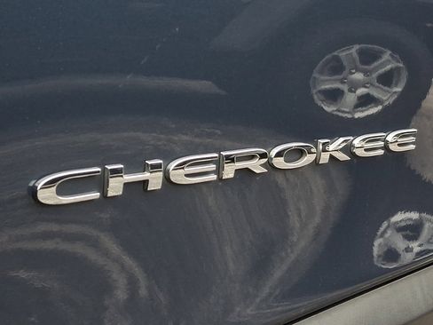 Used 2021 Jeep Cherokee Latitude Lux w/ Comfort/Convenience Group image 33