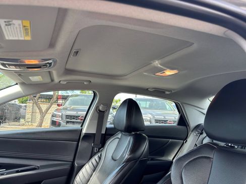 Used 2025 Hyundai Elantra Limited FWD image 30