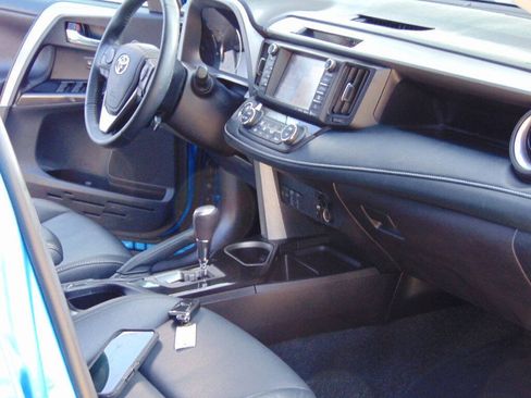 Used 2018 Toyota RAV4 Limited FWD image 26