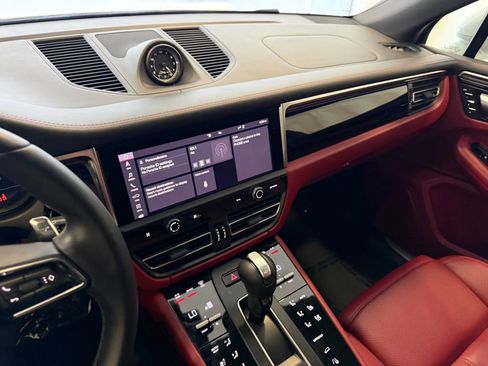 Certified 2023 Porsche Macan S AWD/4WD image 18