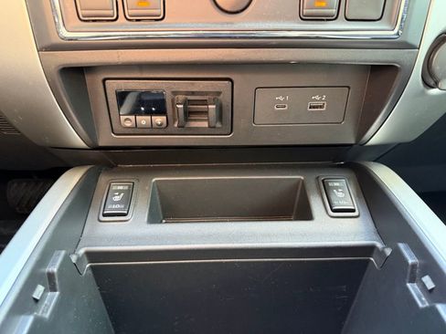 Used 2021 Nissan Titan SV w/ SV Convenience Package image 30