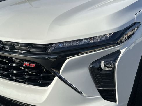 Used 2024 Chevrolet Trax RS w/ Driver Confidence Package image 11